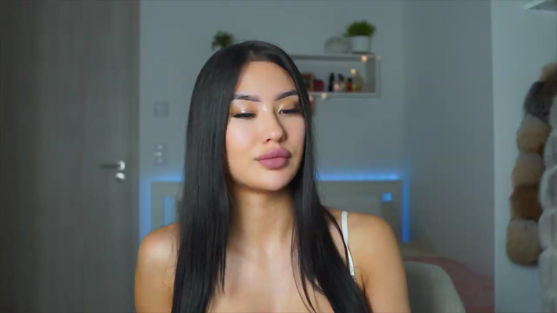 Gallery image thumbnail from SimpleMai's myfreecams stream on, 05/29/2026, 23:05 image 10 of 20