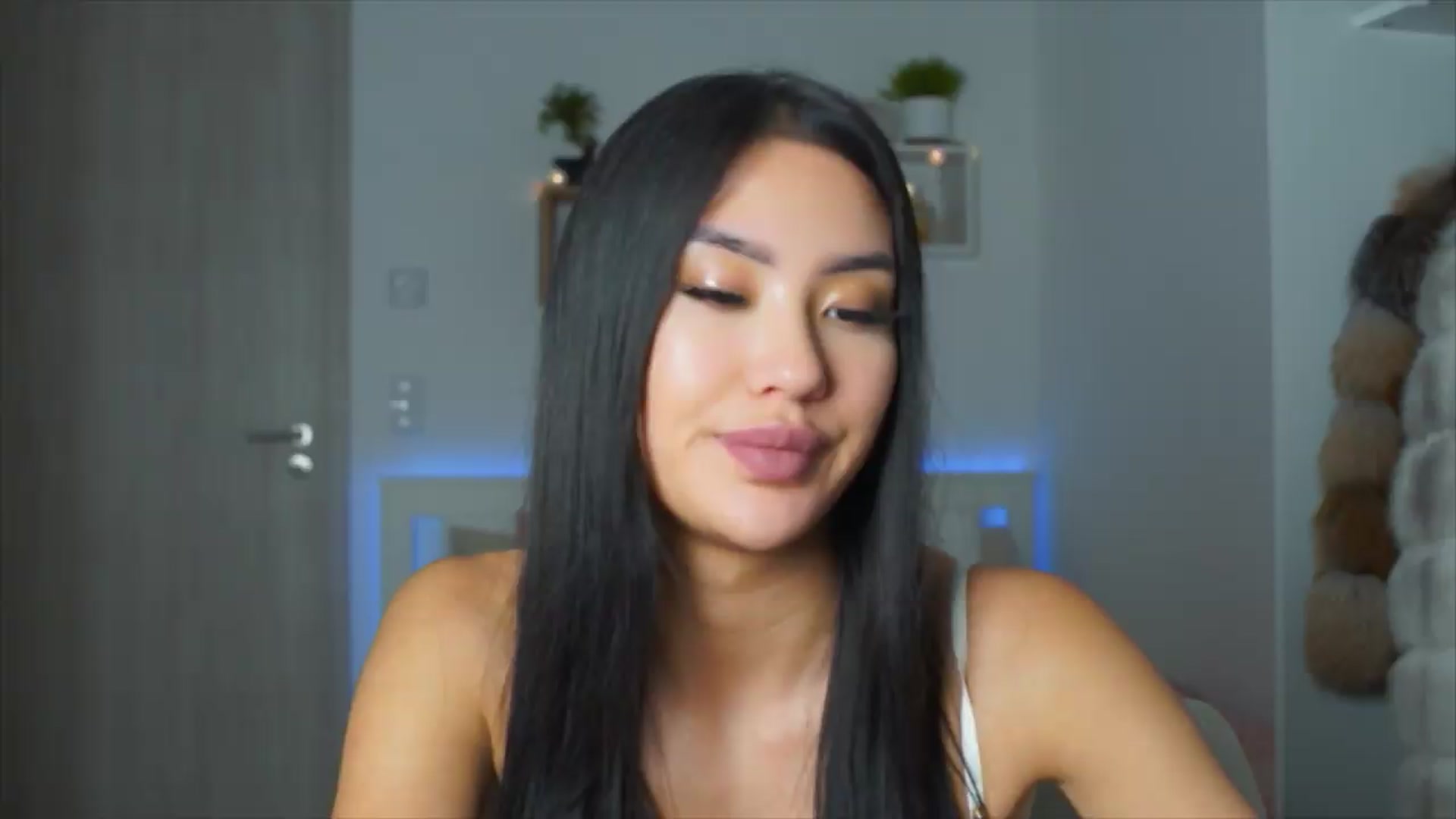 Gallery image thumbnail from SimpleMai's myfreecams stream on, 05/29/2026, 23:05 image 3 of 20