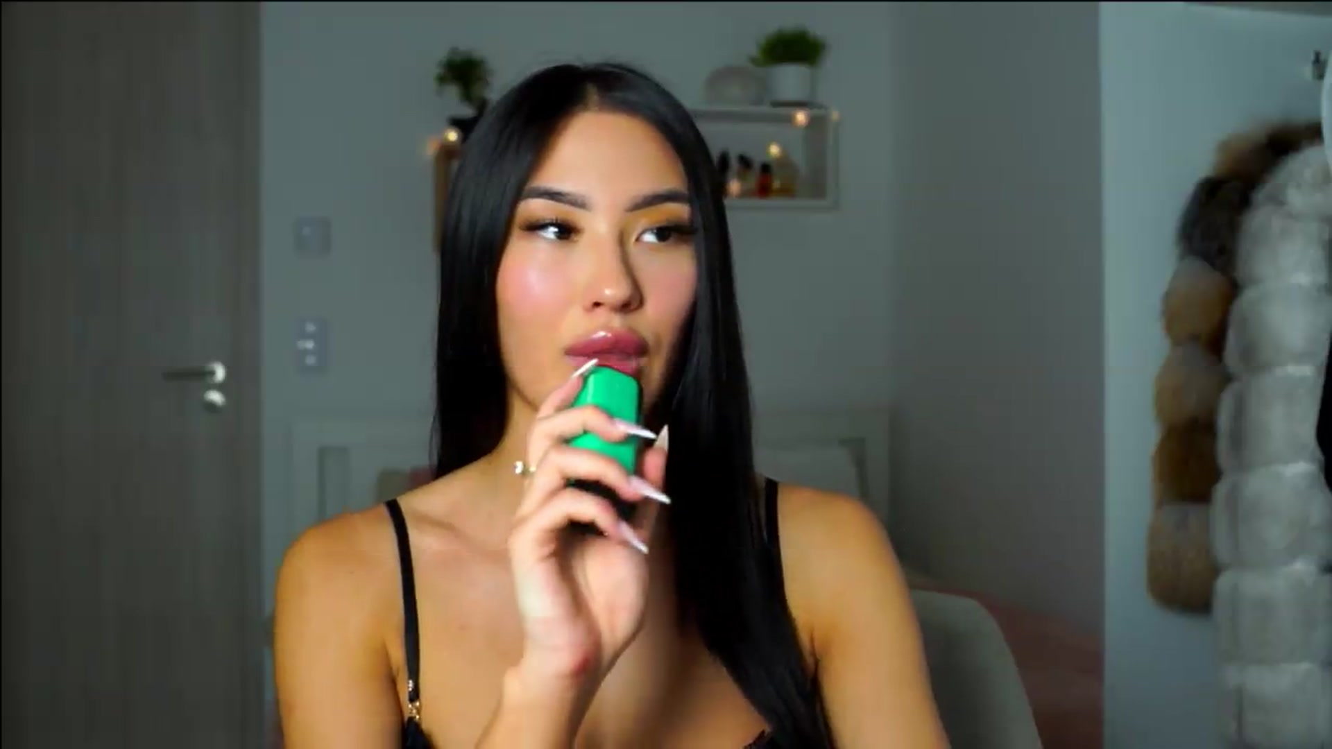 Gallery image thumbnail from SimpleMai's myfreecams stream on, 05/31/2026, 23:18 image 12 of 20