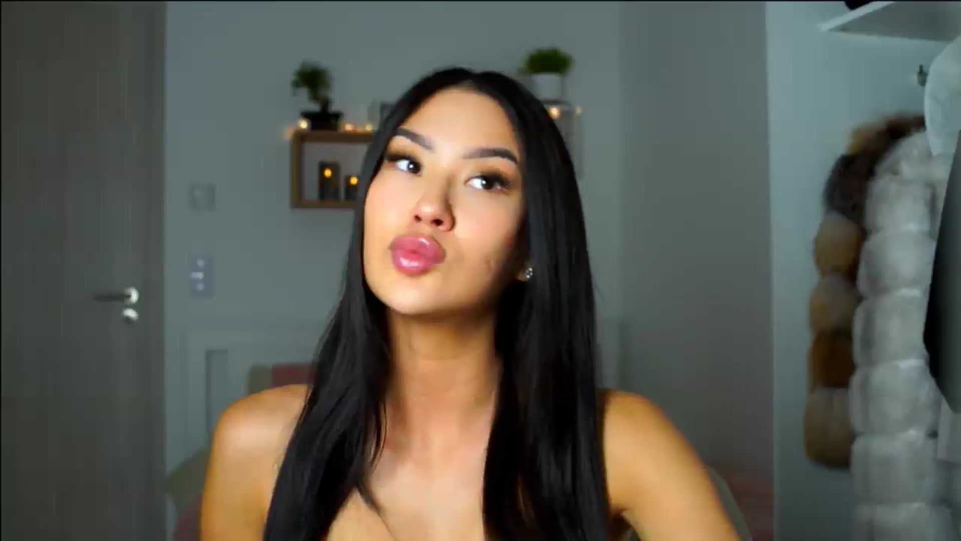 Gallery image thumbnail from SimpleMai's myfreecams stream on, 05/31/2026, 23:18 image 3 of 20