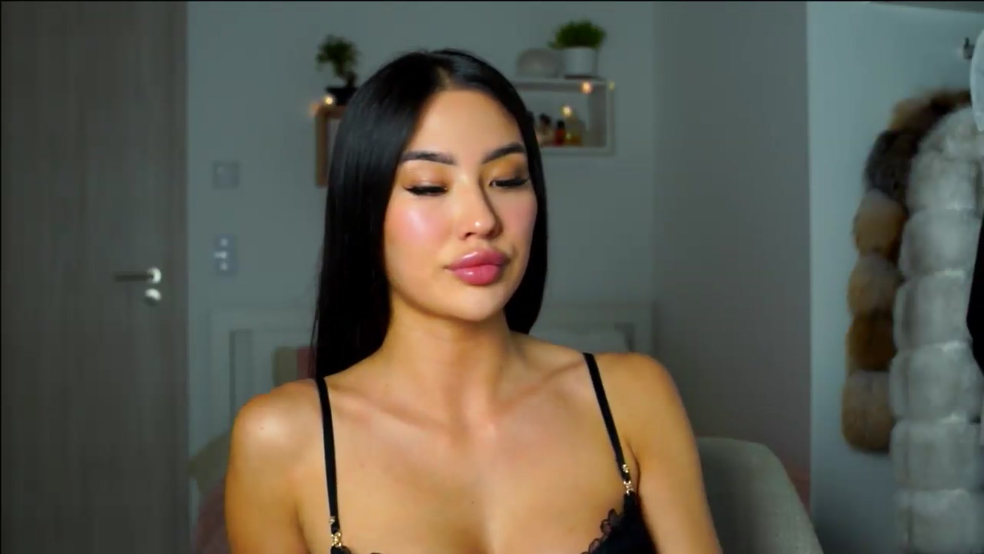 Gallery image thumbnail from SimpleMai's myfreecams stream on, 05/31/2026, 23:18 image 15 of 20