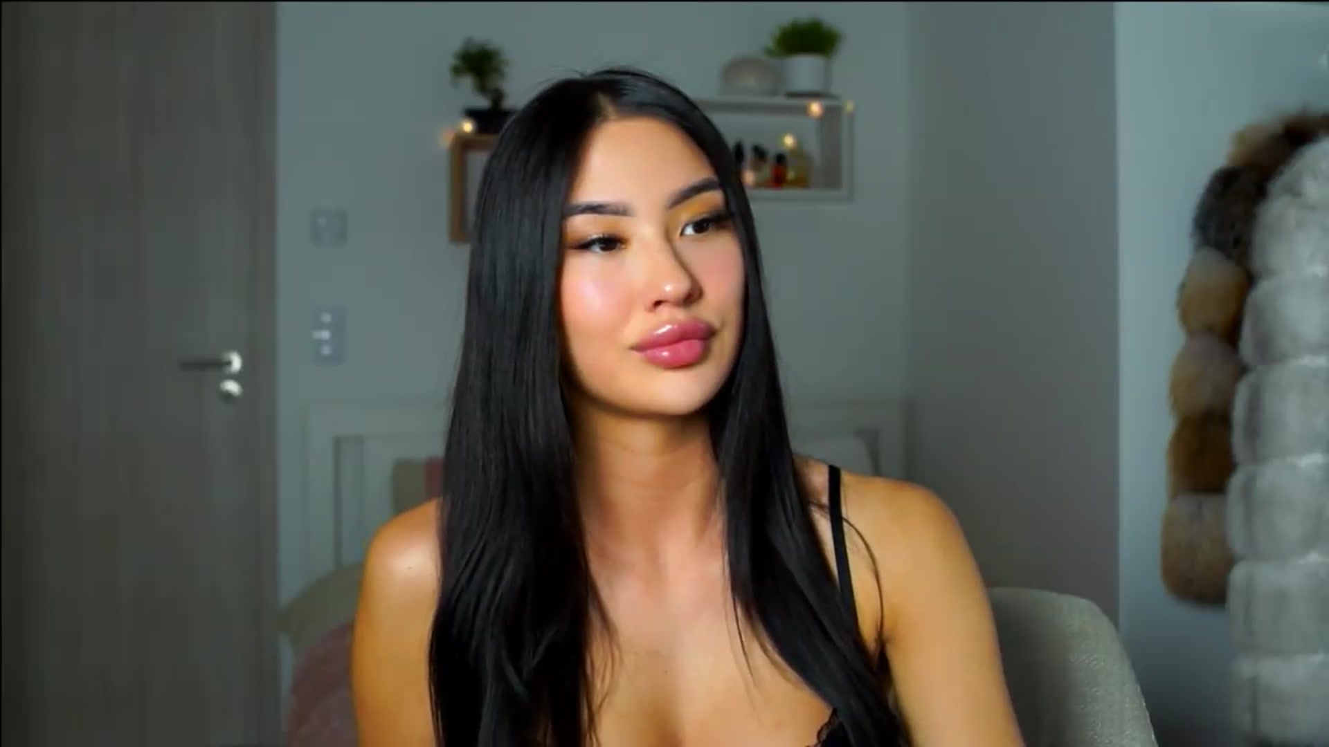 Gallery image thumbnail from SimpleMai's myfreecams stream on, 05/31/2026, 23:18 image 9 of 20