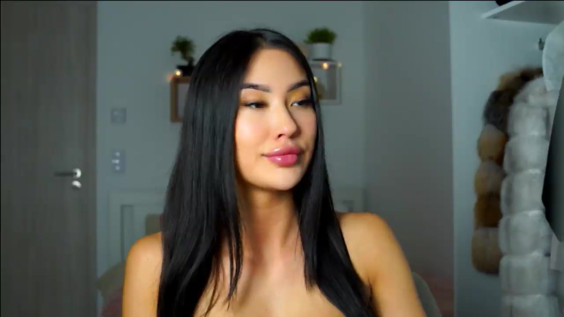 Gallery image thumbnail from SimpleMai's myfreecams stream on, 05/31/2026, 23:18 image 2 of 20