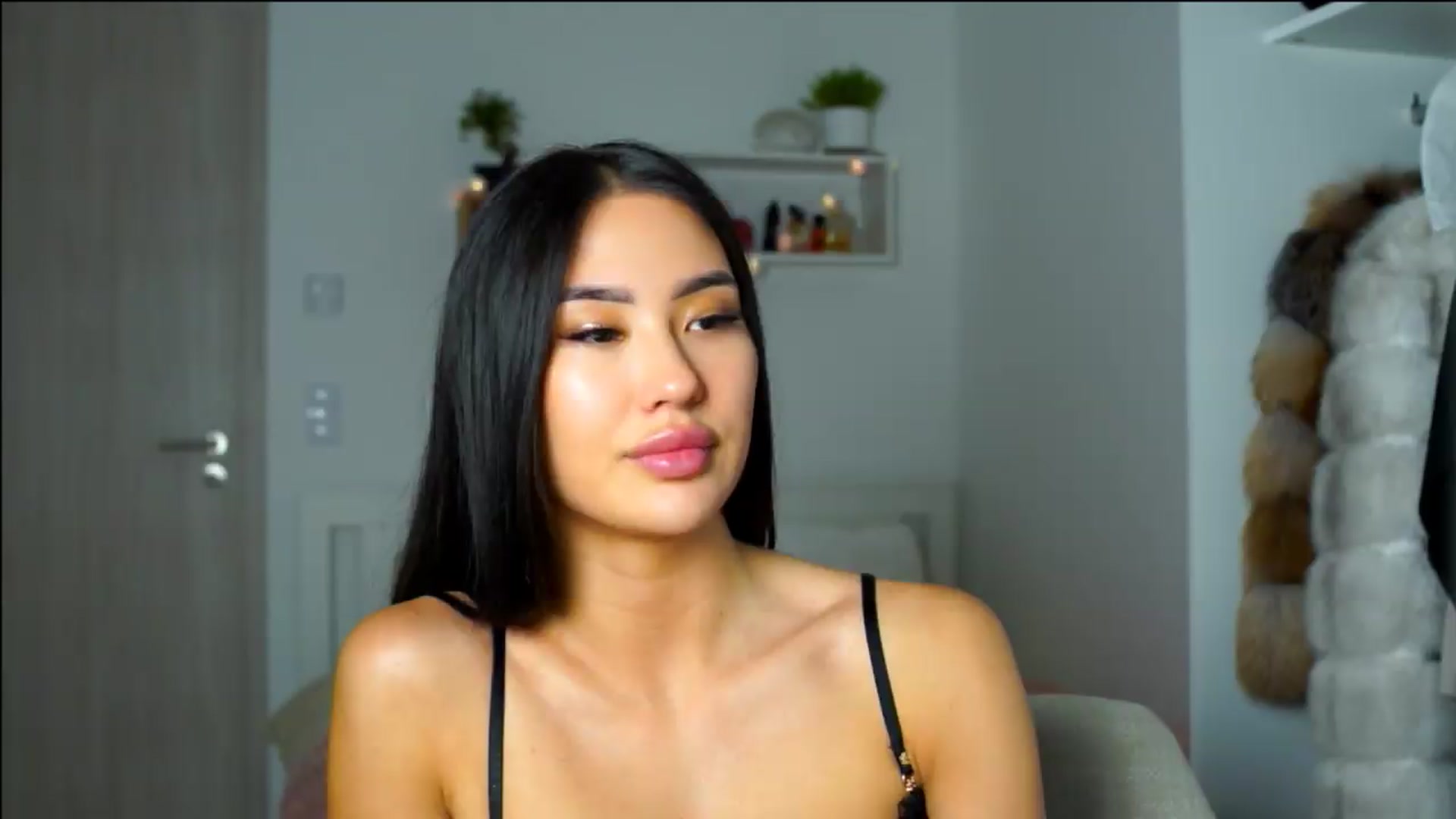 Gallery image thumbnail from SimpleMai's myfreecams stream on, 06/01/2026, 24:26 image 17 of 20