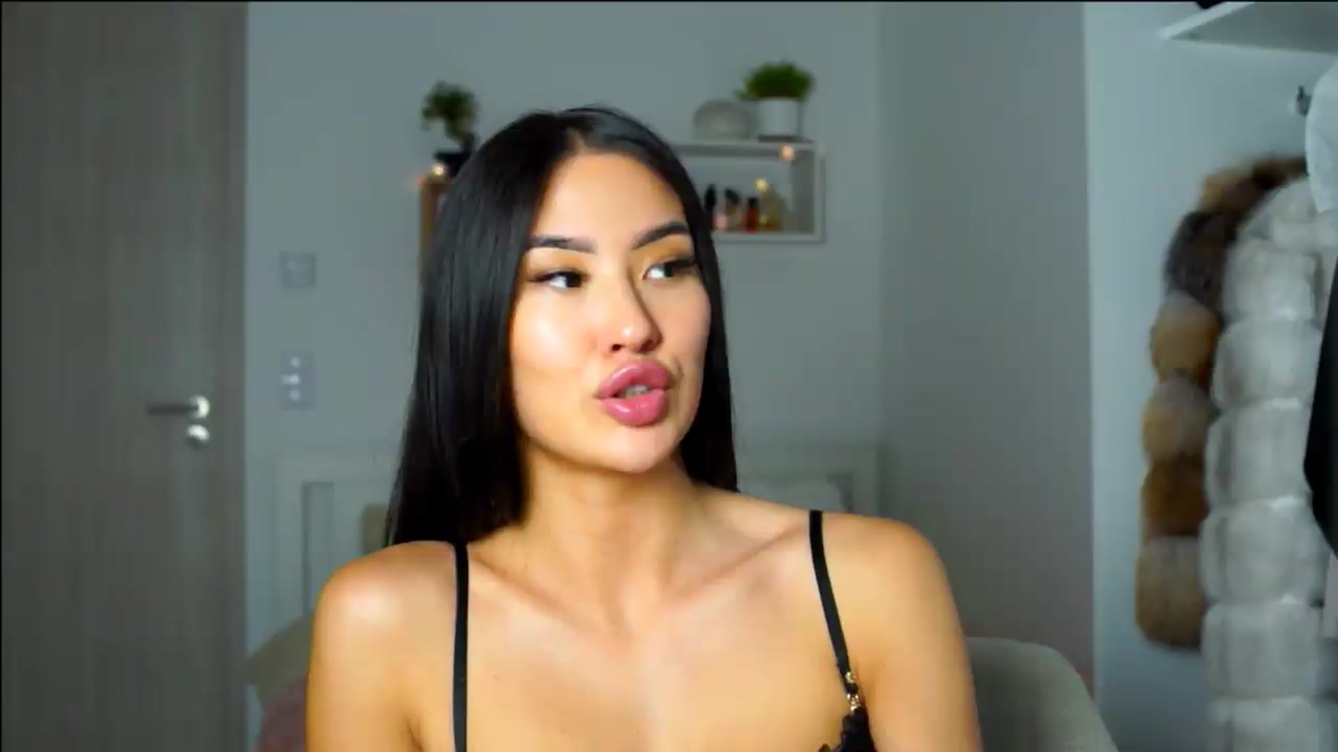 Gallery image thumbnail from SimpleMai's myfreecams stream on, 06/01/2026, 24:26 image 20 of 20