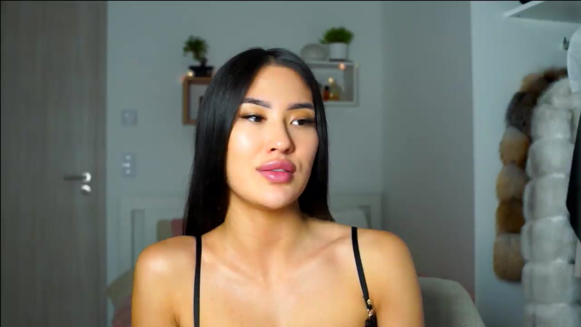 Gallery image thumbnail from SimpleMai's myfreecams stream on, 06/01/2026, 24:26 image 18 of 20