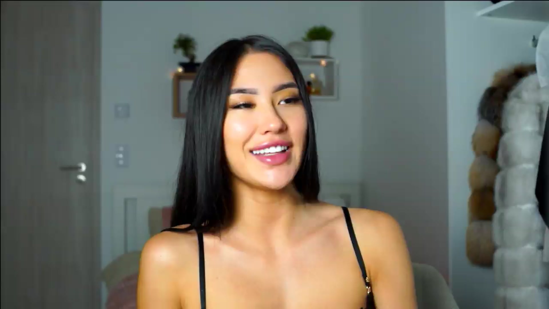 Gallery image thumbnail from SimpleMai's myfreecams stream on, 06/01/2026, 24:26 image 6 of 20