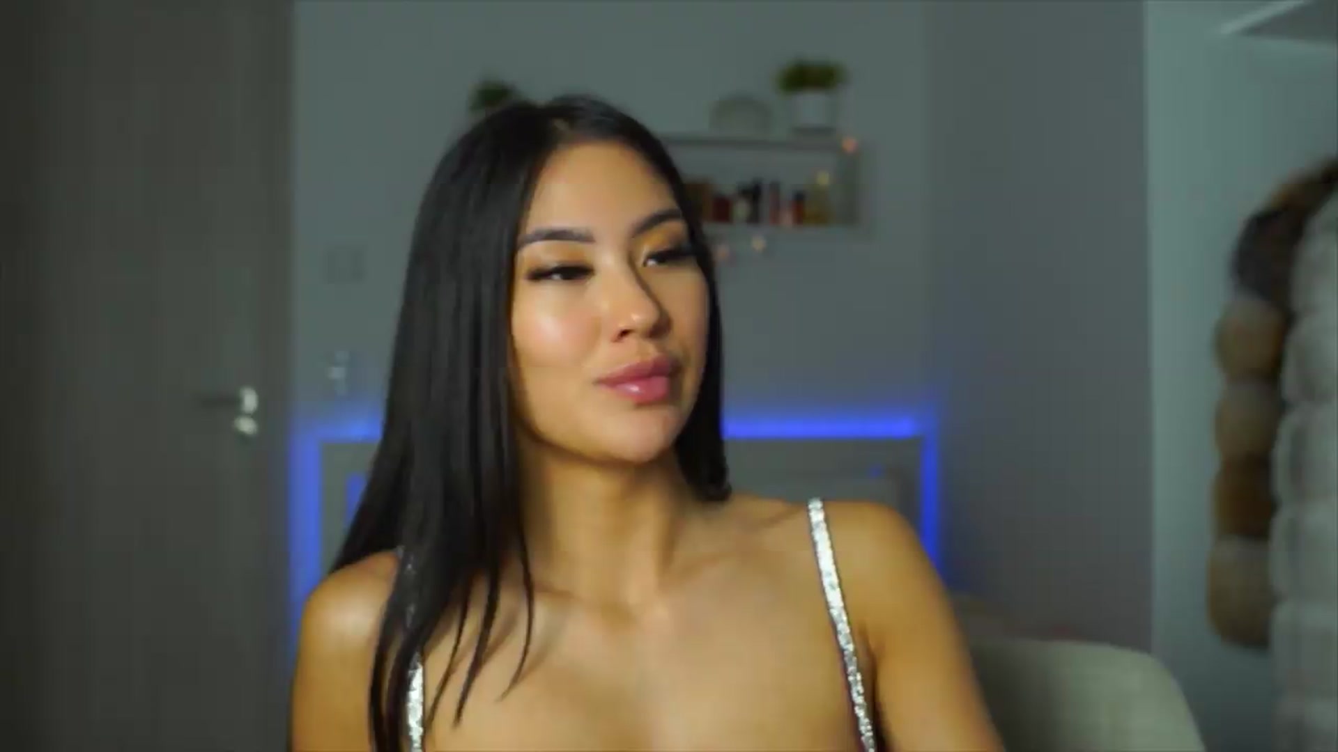 Gallery image thumbnail from SimpleMai's myfreecams stream on, 06/06/2026, 01:46 image 9 of 20