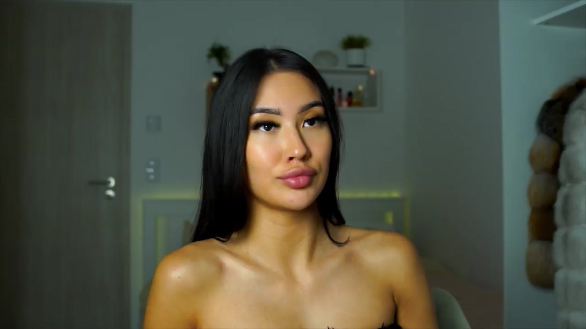 Gallery image thumbnail from SimpleMai's myfreecams stream on, 06/07/2026, 01:01 image 13 of 20