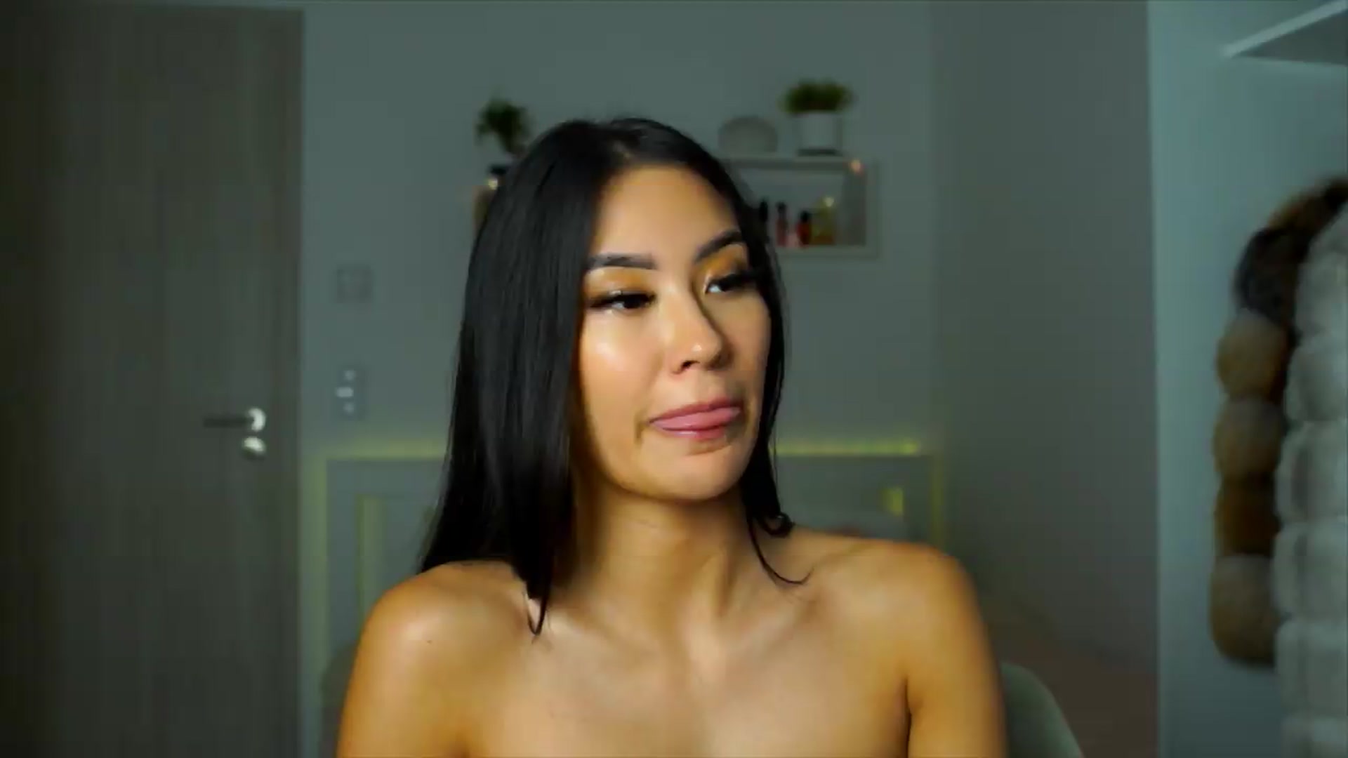 Gallery image thumbnail from SimpleMai's myfreecams stream on, 06/07/2026, 01:01 image 16 of 20