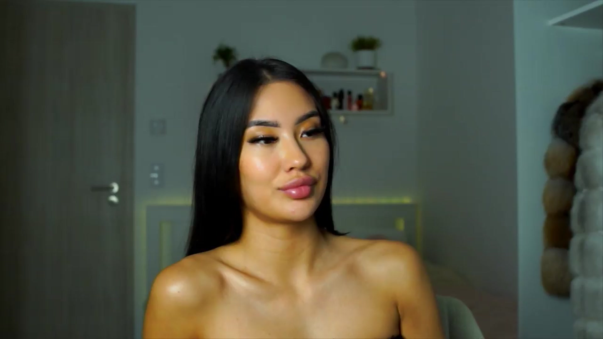 Gallery image thumbnail from SimpleMai's myfreecams stream on, 06/07/2026, 01:01 image 17 of 20