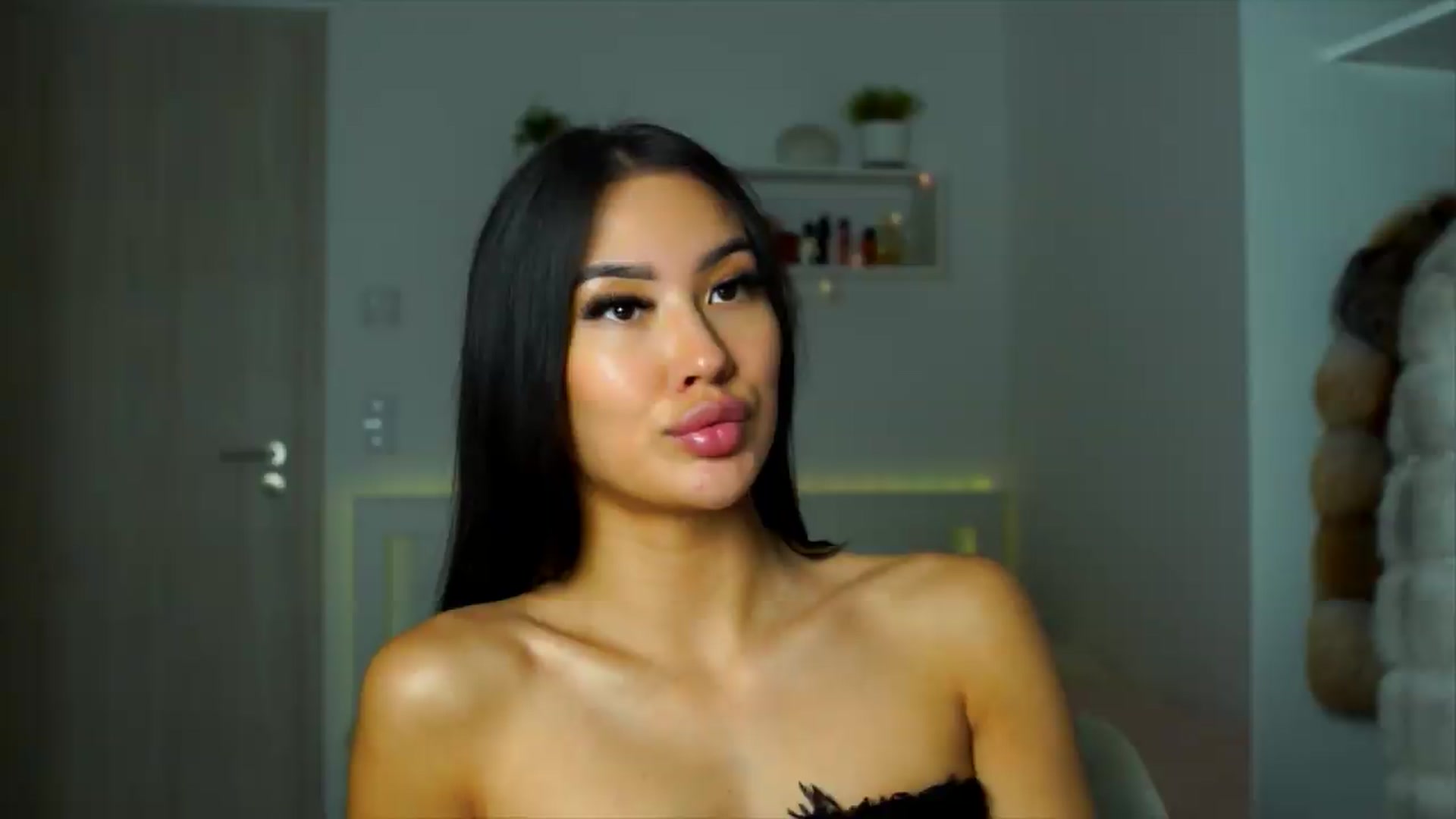 Gallery image thumbnail from SimpleMai's myfreecams stream on, 06/07/2026, 01:01 image 18 of 20