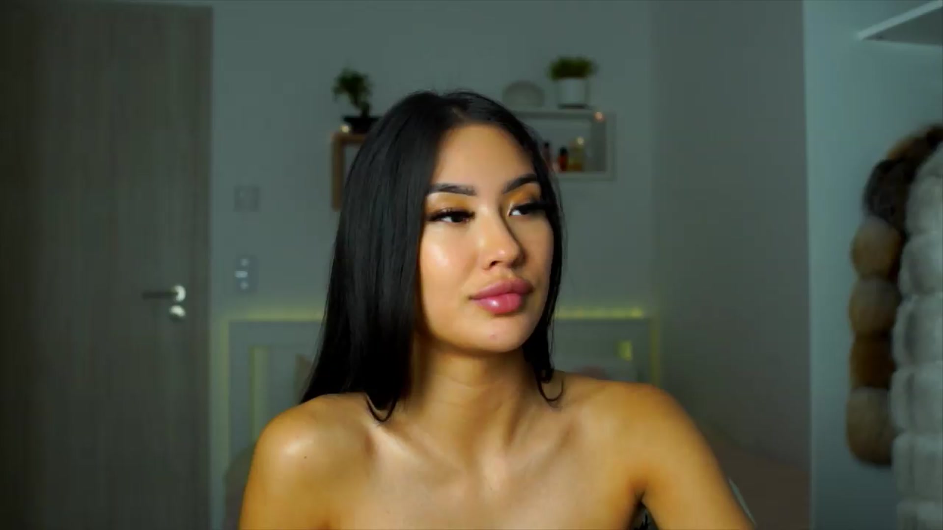 Gallery image thumbnail from SimpleMai's myfreecams stream on, 06/07/2026, 01:01 image 15 of 20