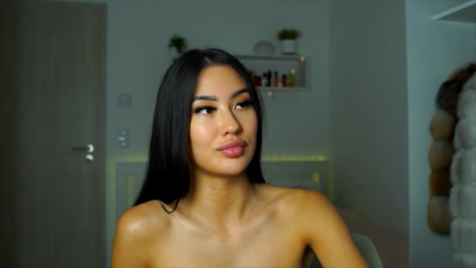 Gallery image thumbnail from SimpleMai's myfreecams stream on, 06/07/2026, 01:01 image 8 of 20