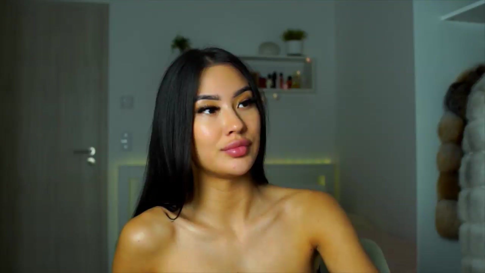 Gallery image thumbnail from SimpleMai's myfreecams stream on, 06/07/2026, 01:01 image 9 of 20