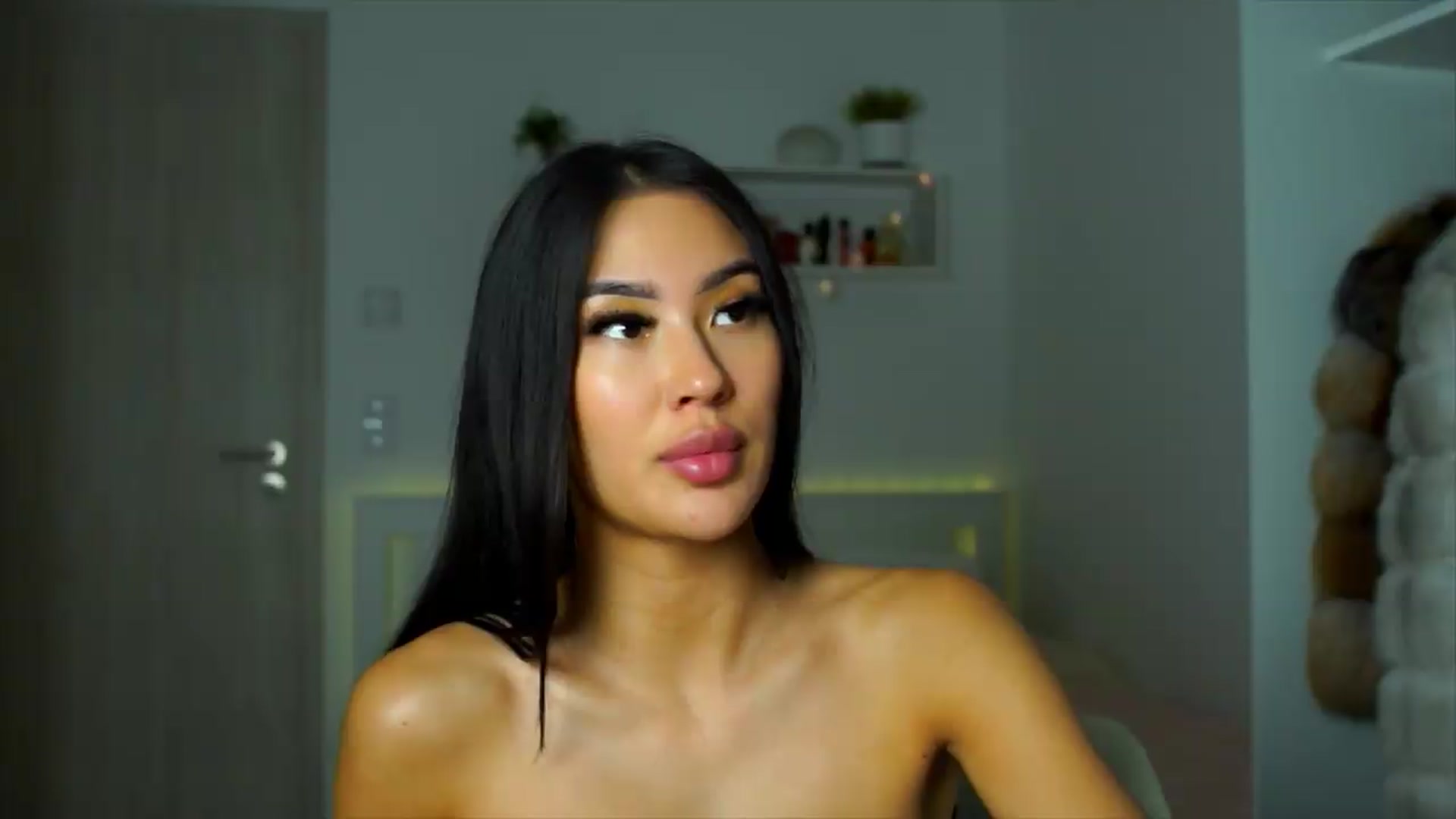Gallery image thumbnail from SimpleMai's myfreecams stream on, 06/07/2026, 01:01 image 10 of 20