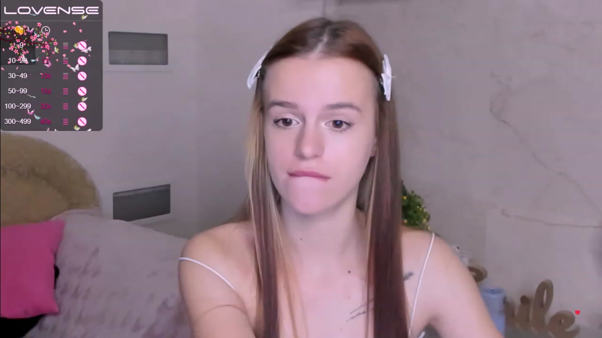 Gallery image thumbnail from SimplePeach's myfreecams stream on, 05/05/2023, 01:24 image 1 of 20
