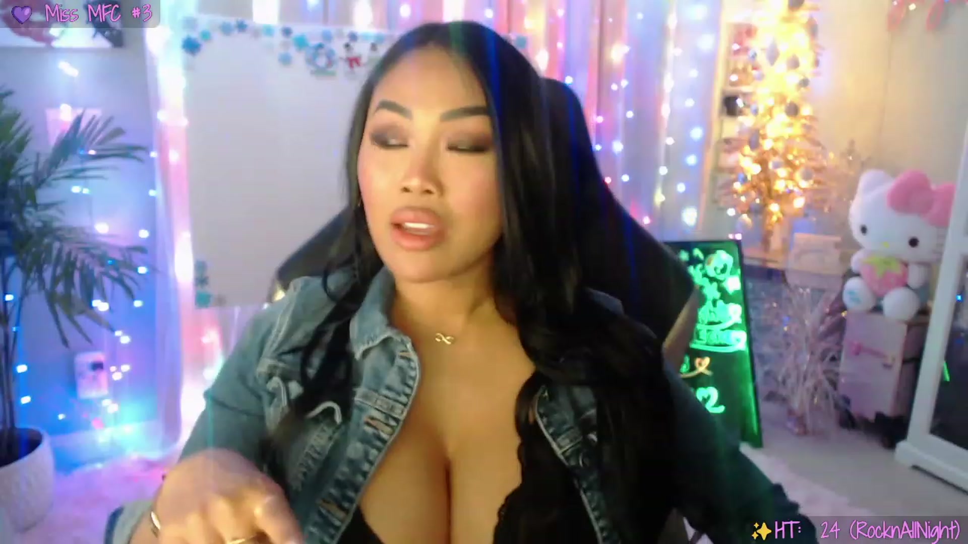 Gallery image thumbnail from SinCityVEE's myfreecams stream on, 12/04/2022, 07:21 image 7 of 20