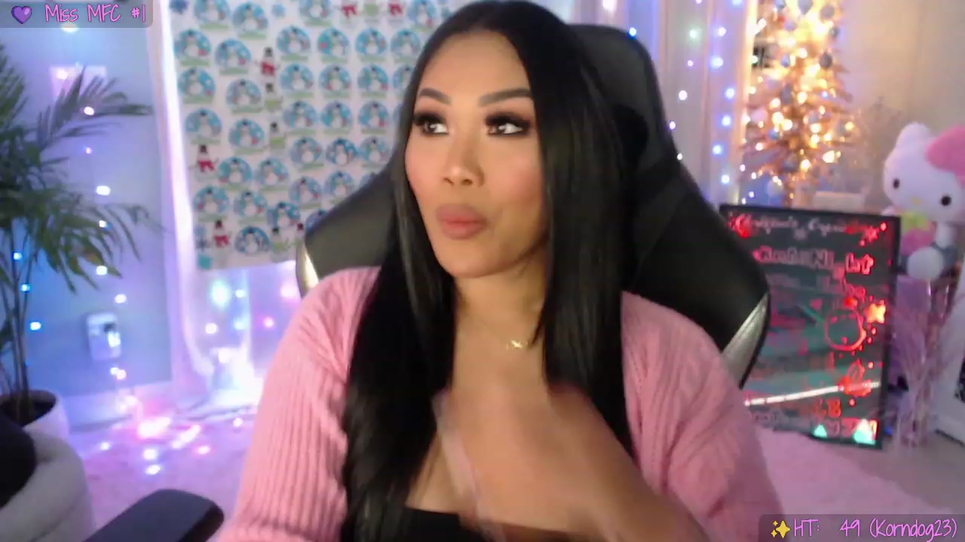 Gallery image thumbnail from SinCityVEE's myfreecams stream on, 12/24/2022, 06:48 image 2 of 20
