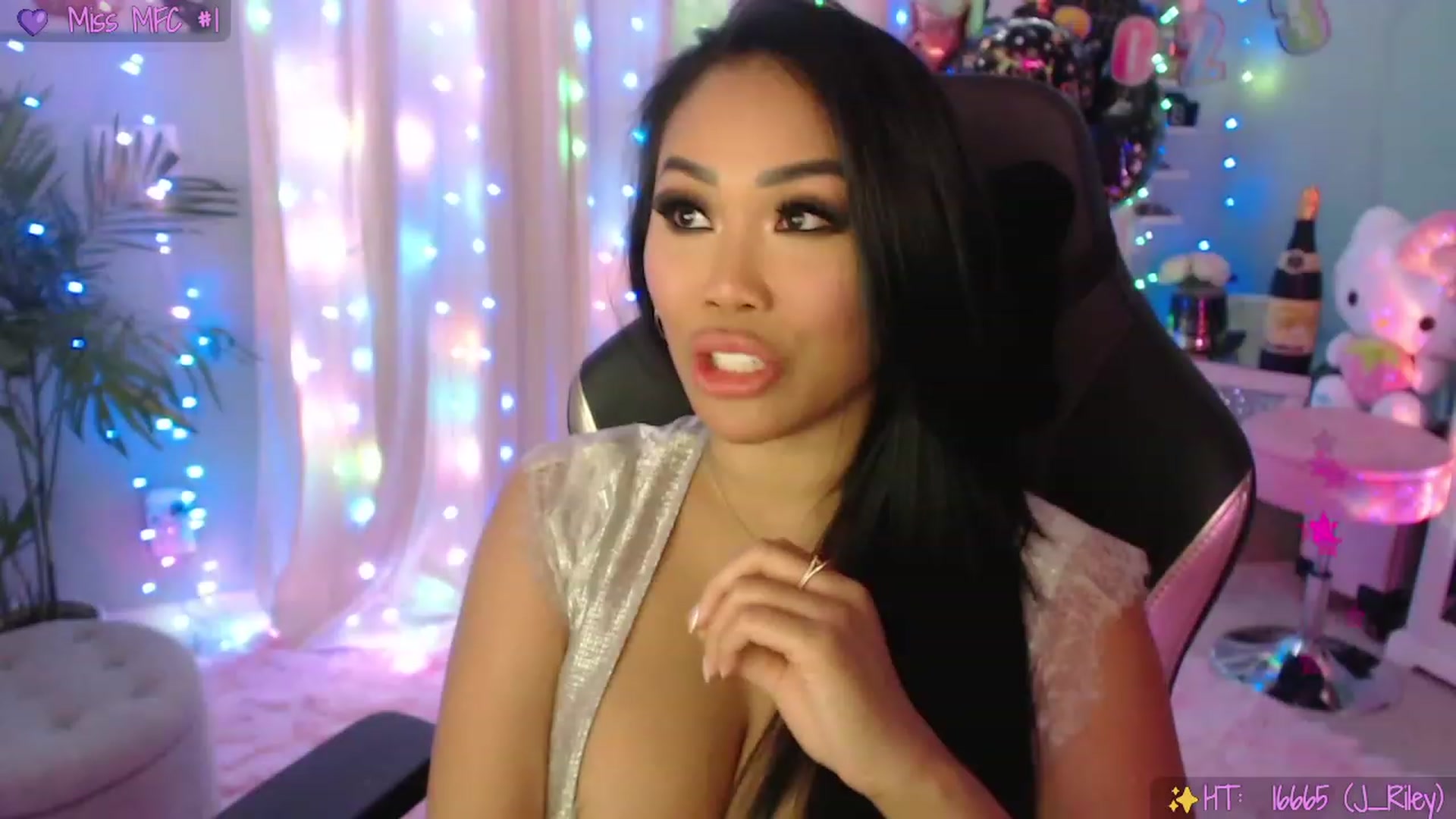Gallery image thumbnail from SinCityVEE's myfreecams stream on, 01/01/2023, 05:53 image 16 of 20