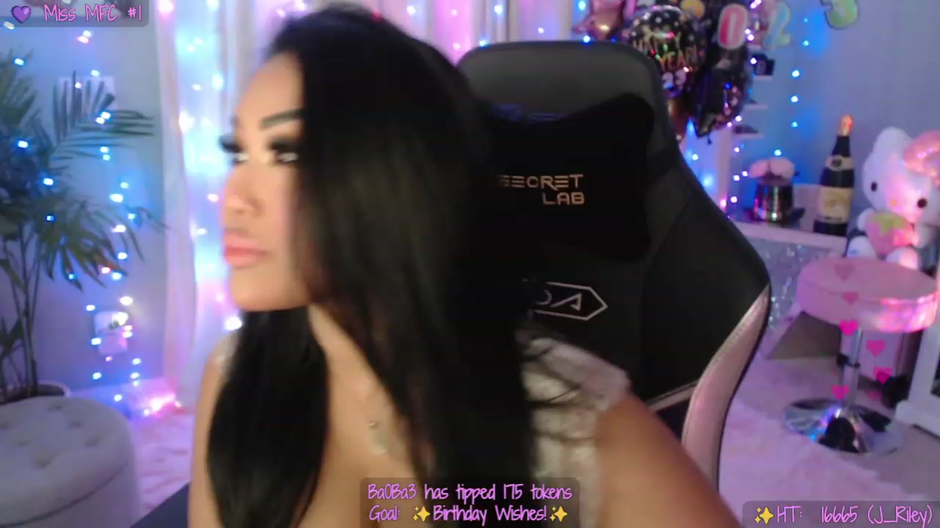 Gallery image thumbnail from SinCityVEE's myfreecams stream on, 01/01/2023, 05:53 image 17 of 20