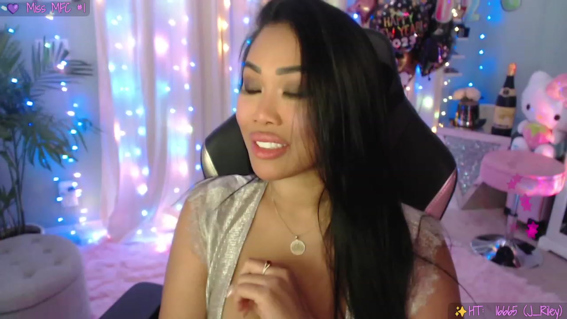 Gallery image thumbnail from SinCityVEE's myfreecams stream on, 01/01/2023, 05:53 image 14 of 20