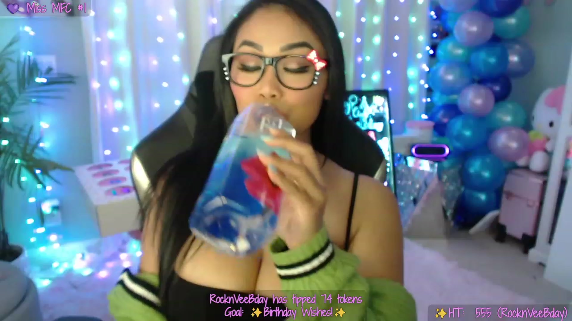Gallery image thumbnail from SinCityVEE's myfreecams stream on, 01/26/2023, 05:21 image 16 of 20