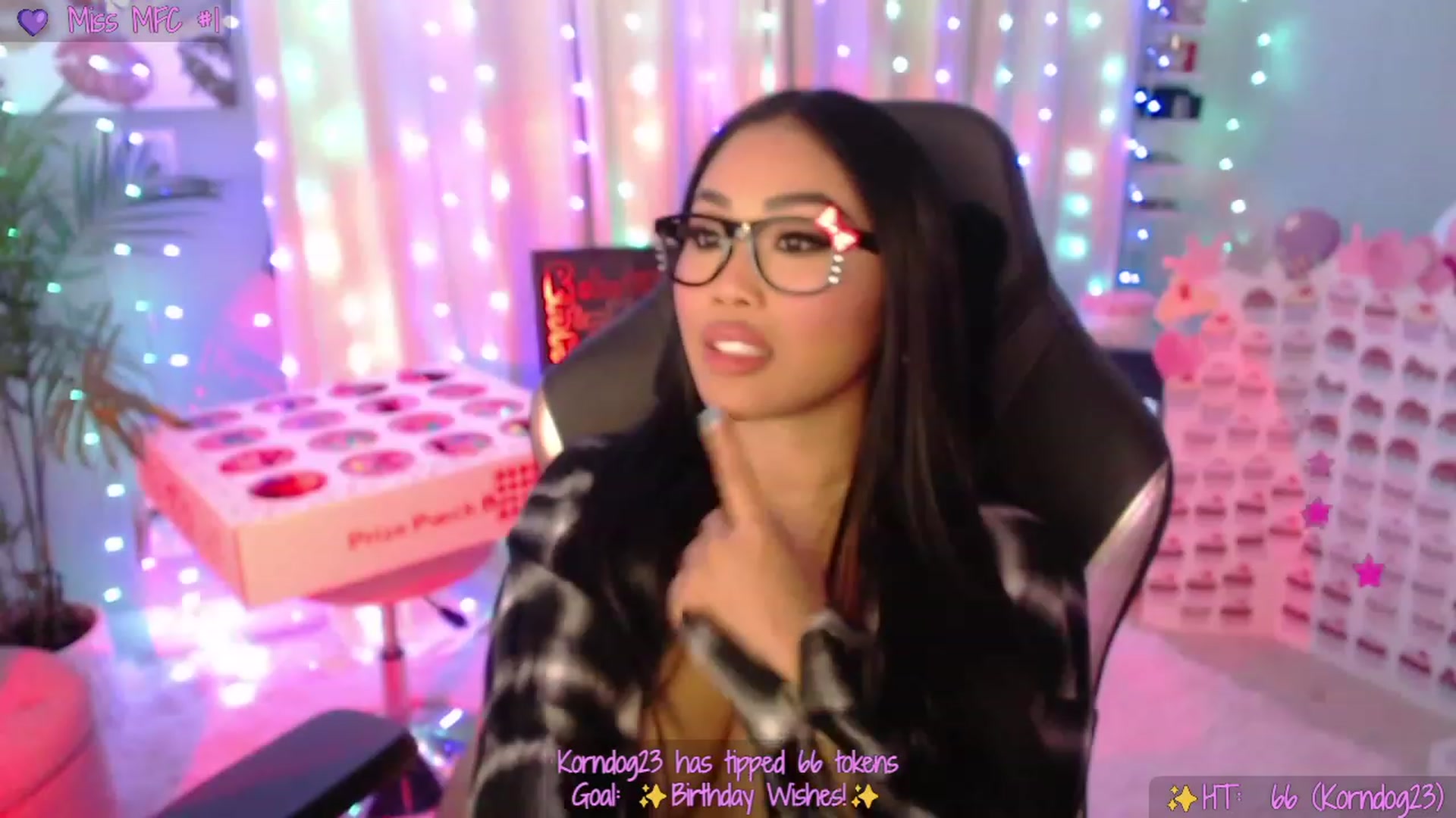 Gallery image thumbnail from SinCityVEE's myfreecams stream on, 01/30/2023, 04:46 image 2 of 20