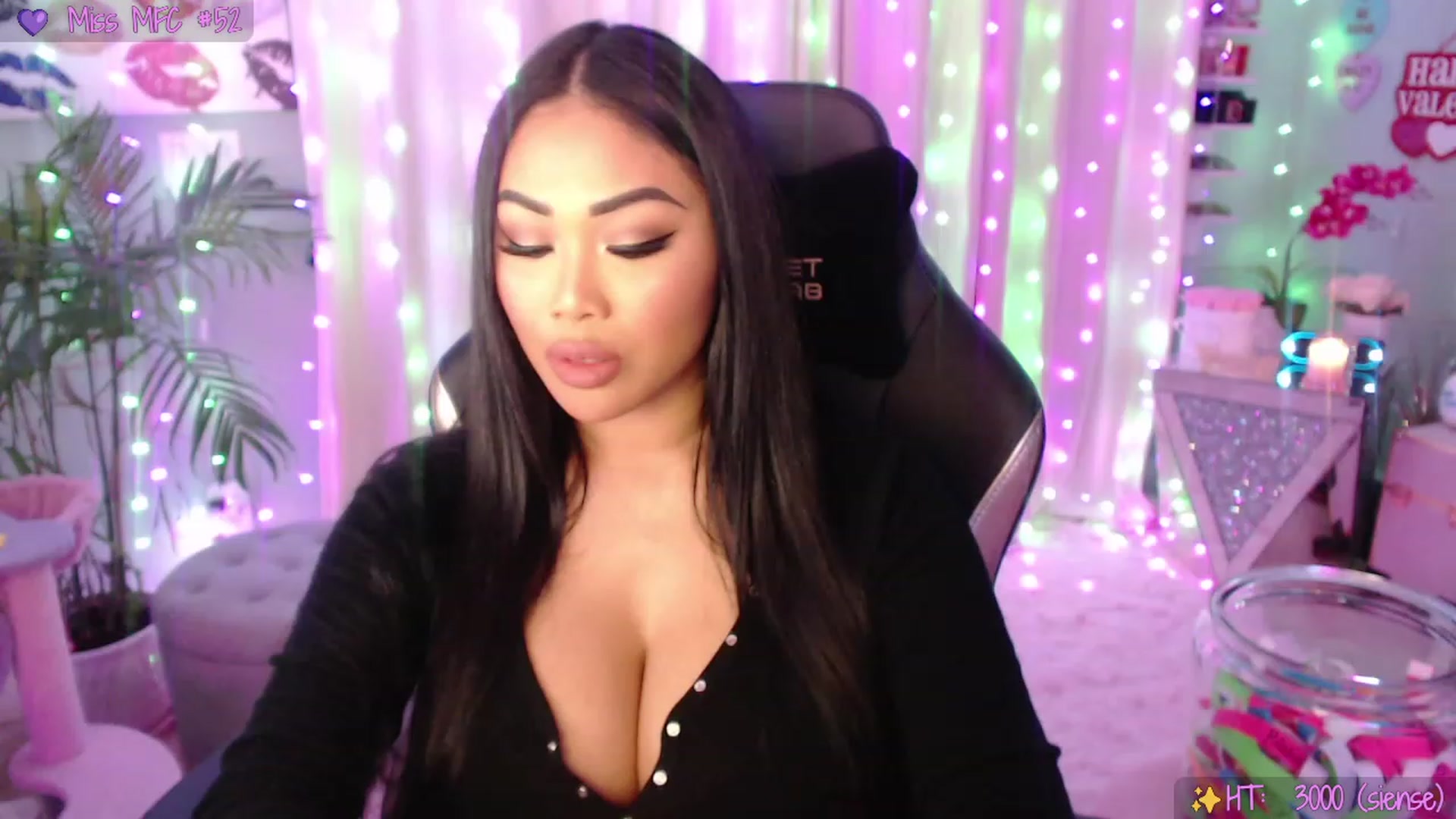 Gallery image thumbnail from SinCityVEE's myfreecams stream on, 02/14/2023, 05:53 image 8 of 20