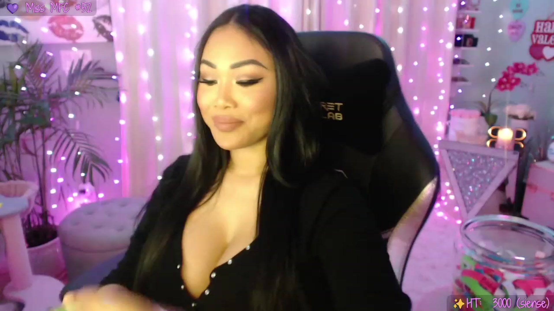 Gallery image thumbnail from SinCityVEE's myfreecams stream on, 02/14/2023, 05:53 image 14 of 20