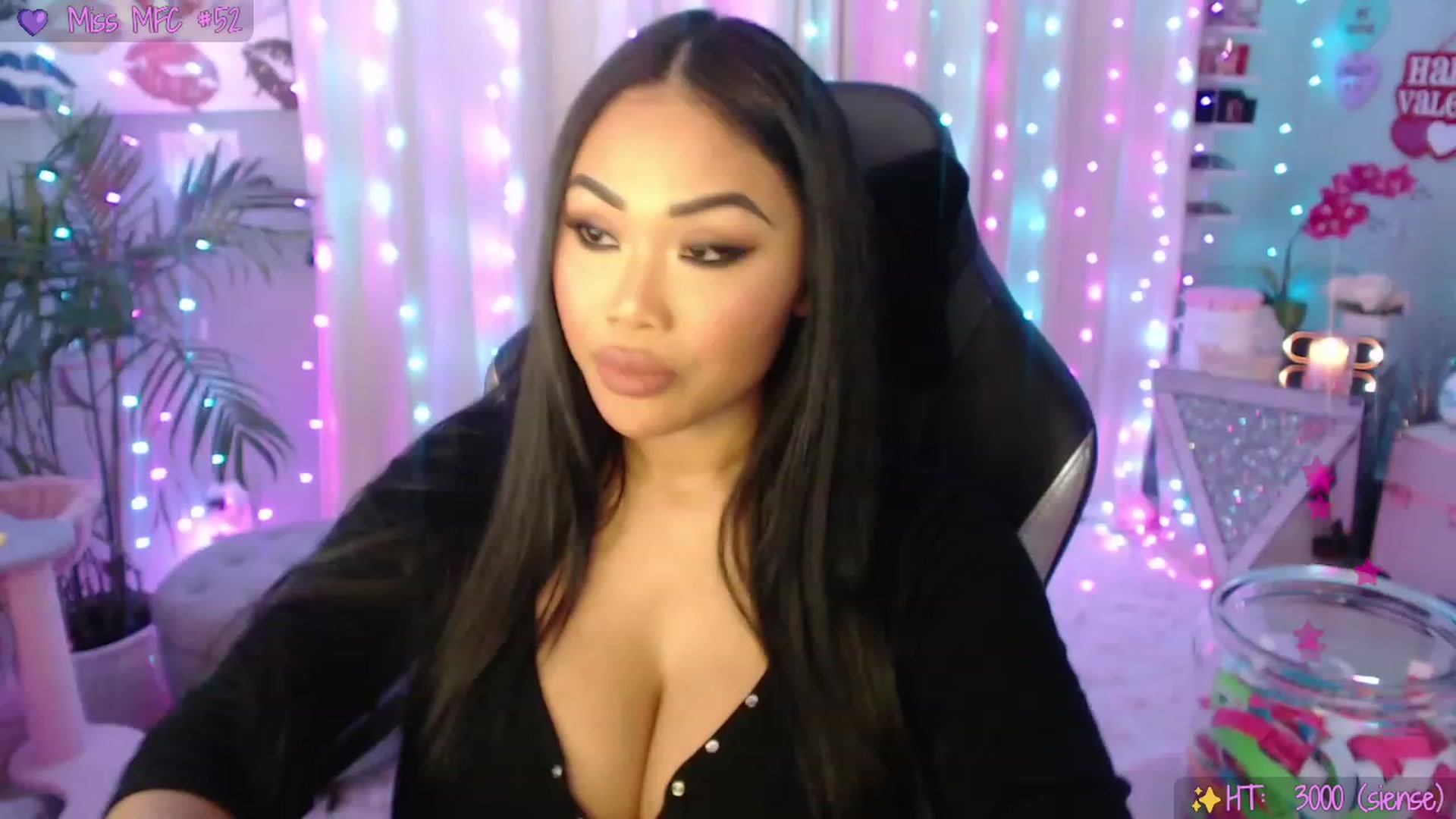 Gallery image thumbnail from SinCityVEE's myfreecams stream on, 02/14/2023, 05:53 image 5 of 20