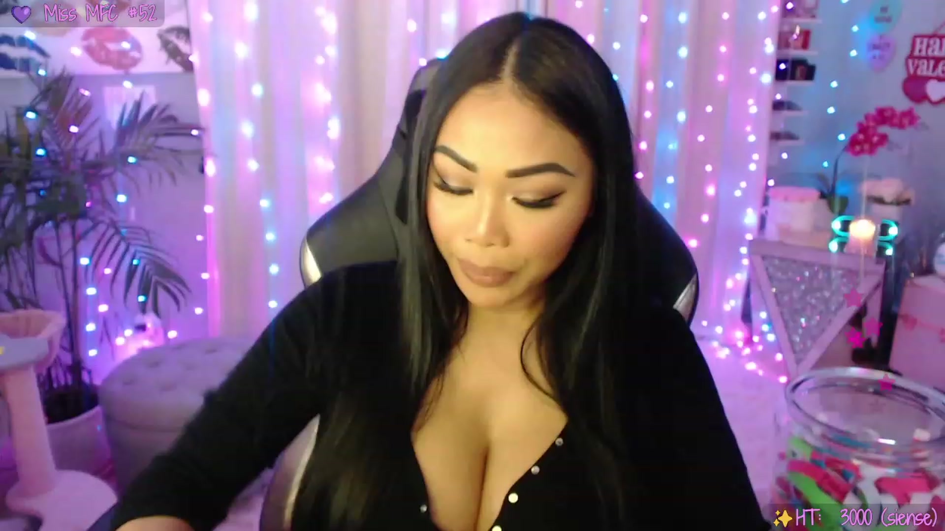 Gallery image thumbnail from SinCityVEE's myfreecams stream on, 02/14/2023, 05:53 image 4 of 20