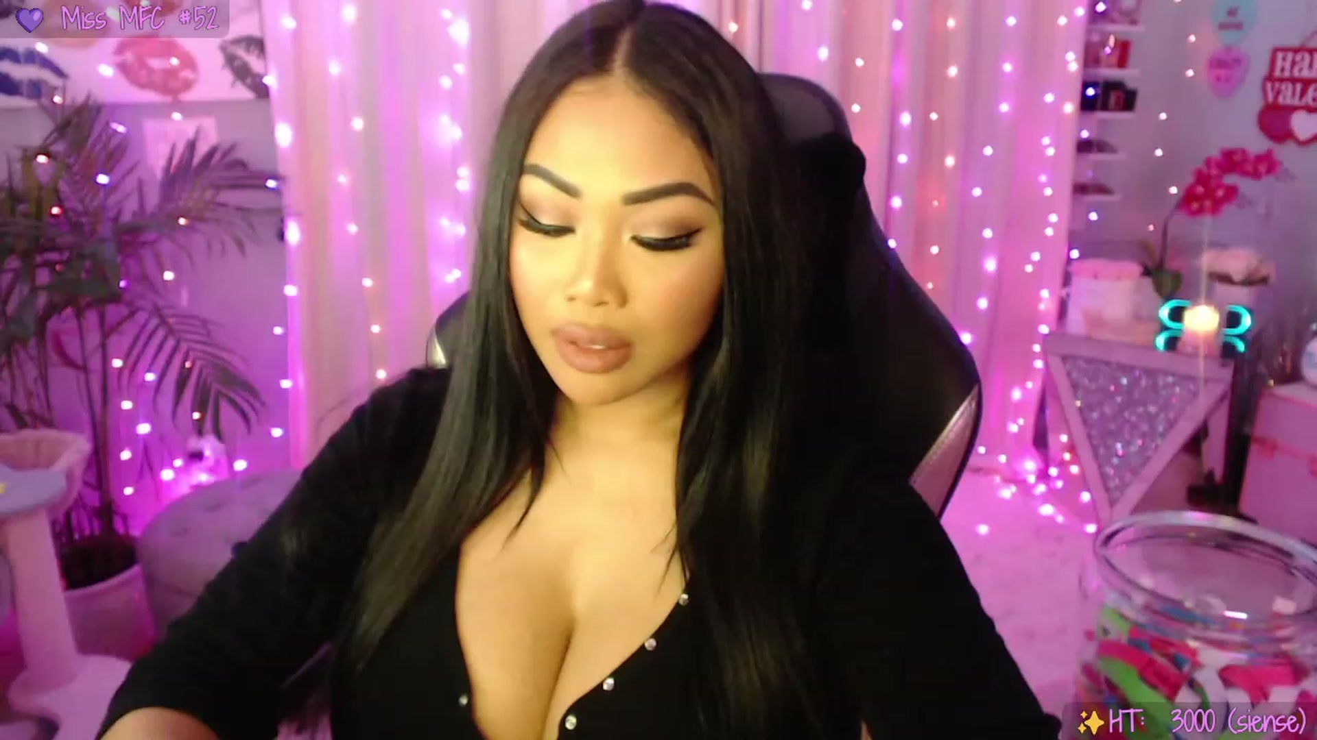 Gallery image thumbnail from SinCityVEE's myfreecams stream on, 02/14/2023, 05:53 image 13 of 20