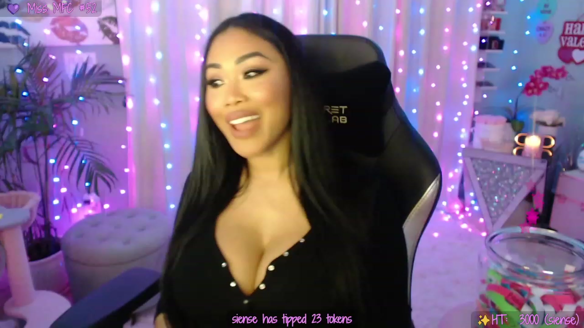 Gallery image thumbnail from SinCityVEE's myfreecams stream on, 02/14/2023, 05:53 image 3 of 20