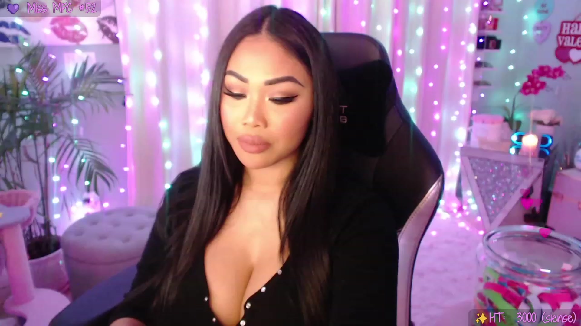 Gallery image thumbnail from SinCityVEE's myfreecams stream on, 02/14/2023, 05:53 image 7 of 20