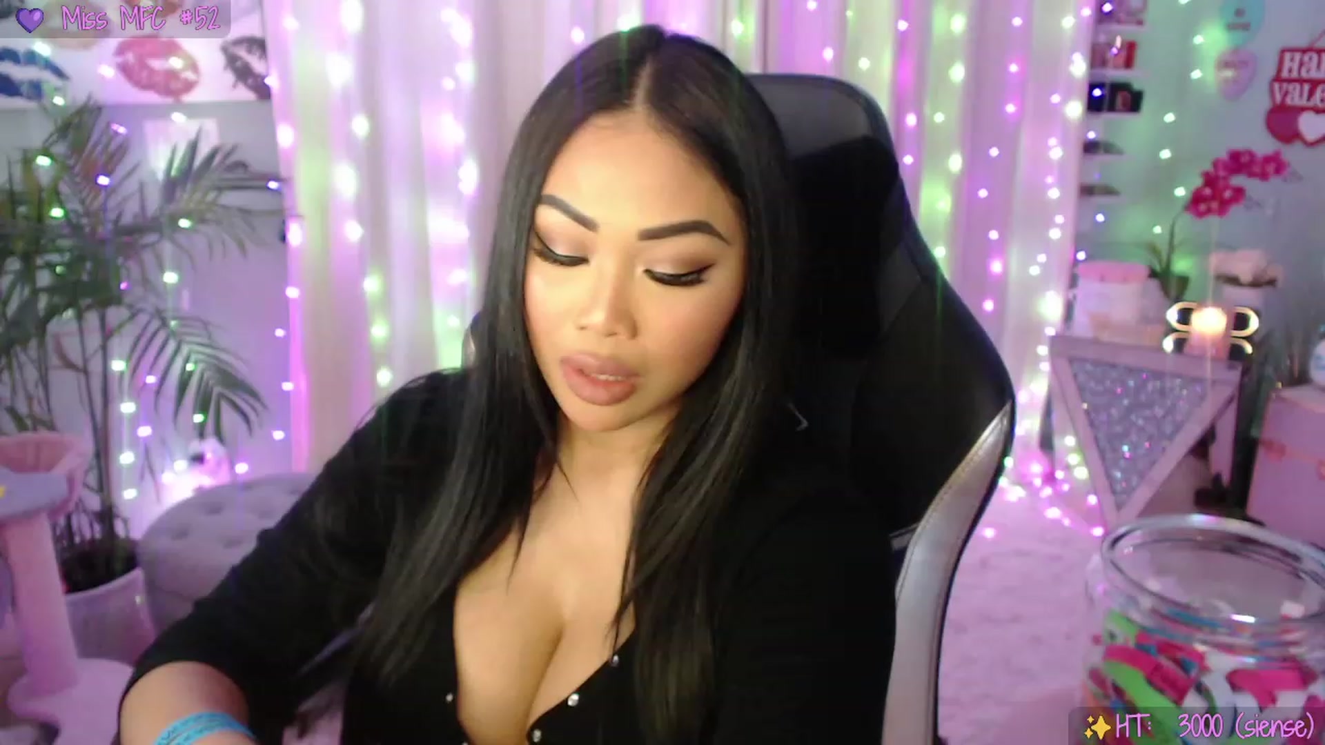 Gallery image thumbnail from SinCityVEE's myfreecams stream on, 02/14/2023, 05:53 image 10 of 20