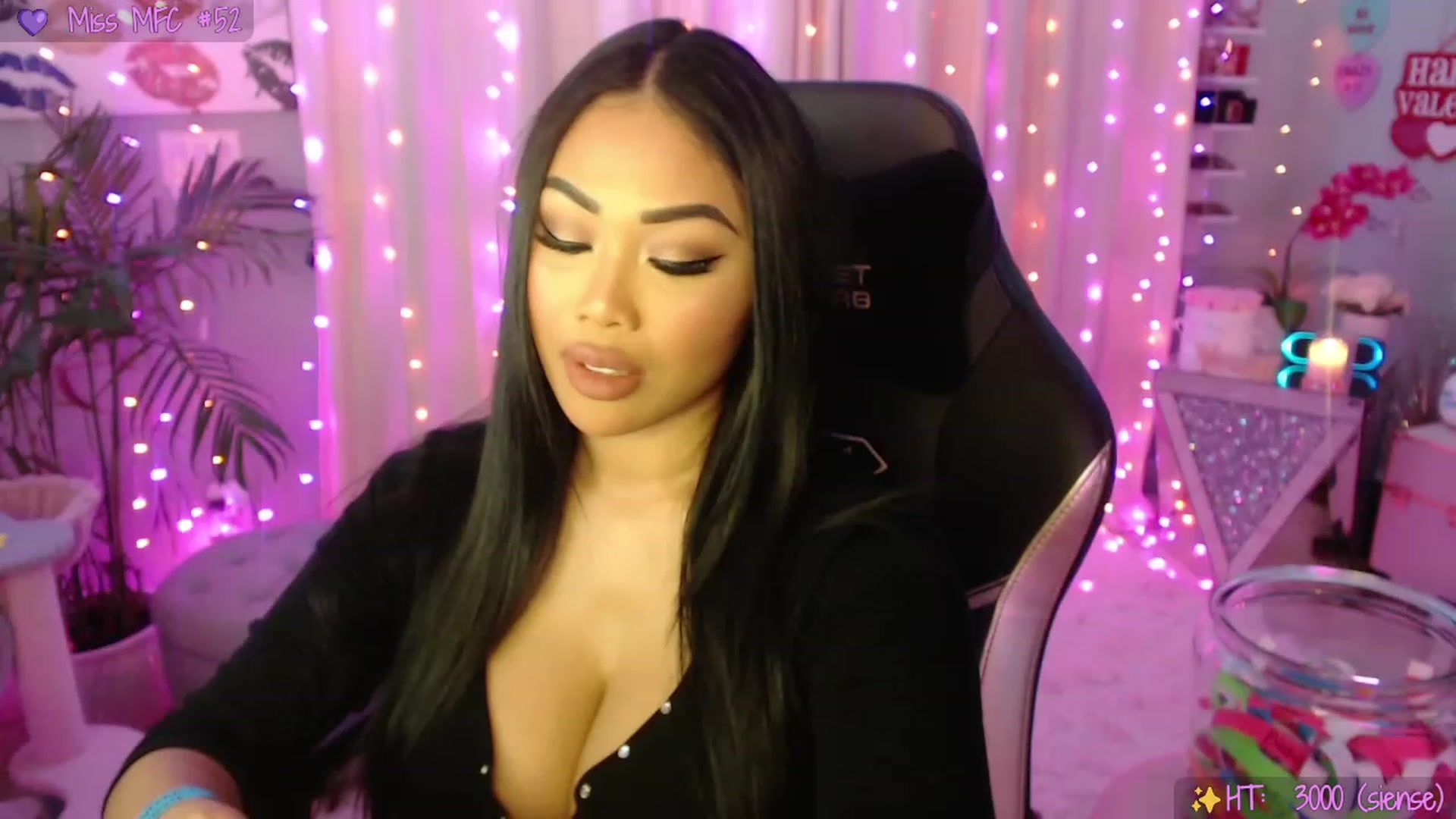 Gallery image thumbnail from SinCityVEE's myfreecams stream on, 02/14/2023, 05:53 image 12 of 20