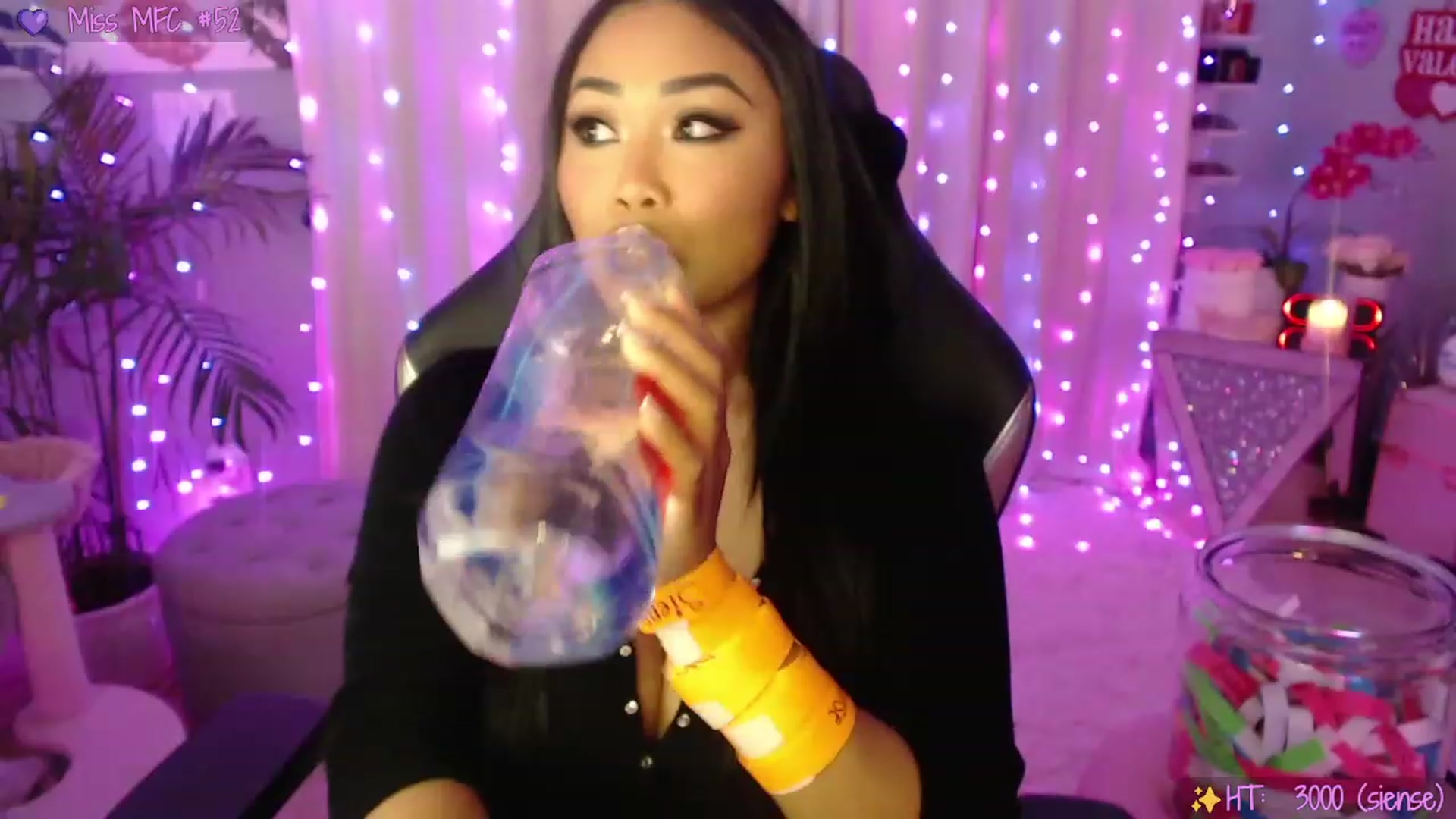 Gallery image thumbnail from SinCityVEE's myfreecams stream on, 02/14/2023, 05:53 image 19 of 20