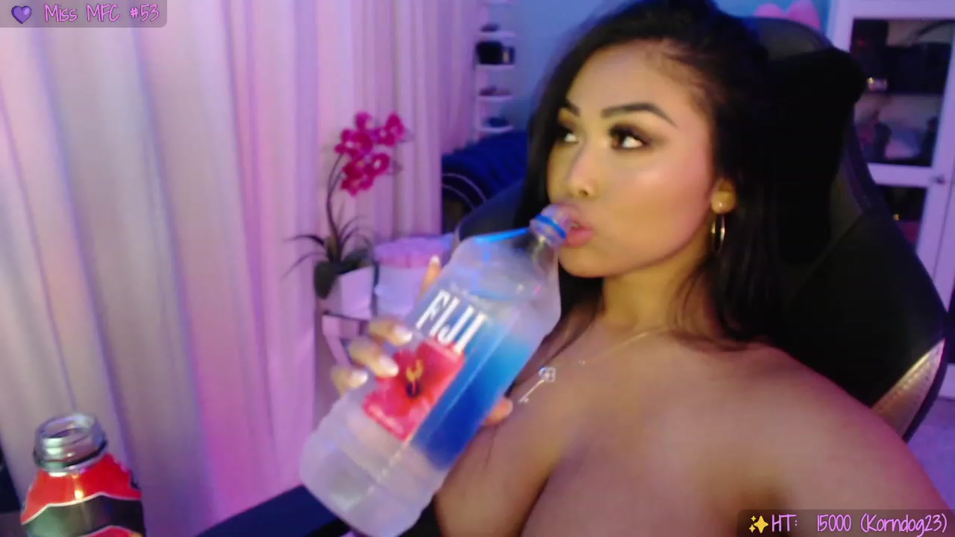 Gallery image thumbnail from SinCityVEE's myfreecams stream on, 08/12/2023, 12:07 image 16 of 20