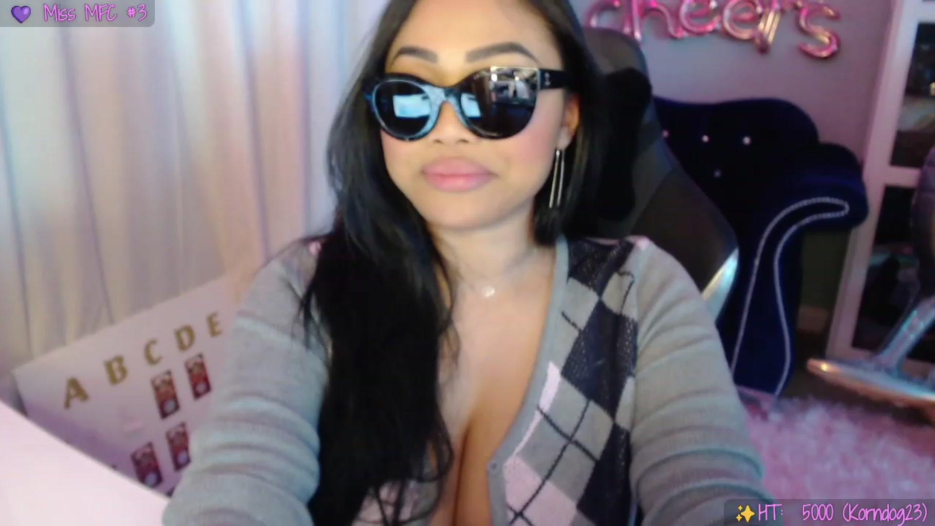 Gallery image thumbnail from SinCityVEE's myfreecams stream on, 09/18/2023, 07:25 image 16 of 20