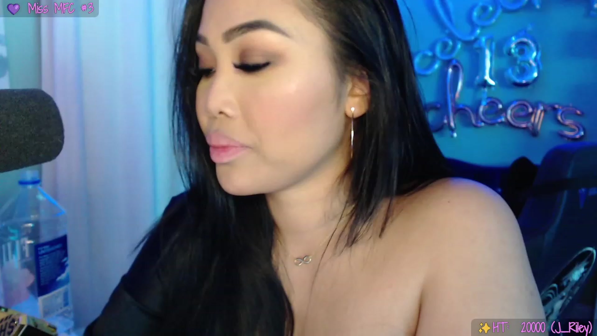 Gallery image thumbnail from SinCityVEE's myfreecams stream on, 09/27/2023, 08:22 image 15 of 20