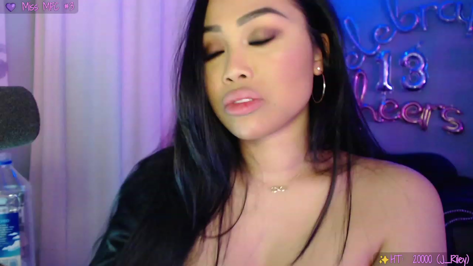 Gallery image thumbnail from SinCityVEE's myfreecams stream on, 09/27/2023, 08:22 image 6 of 20