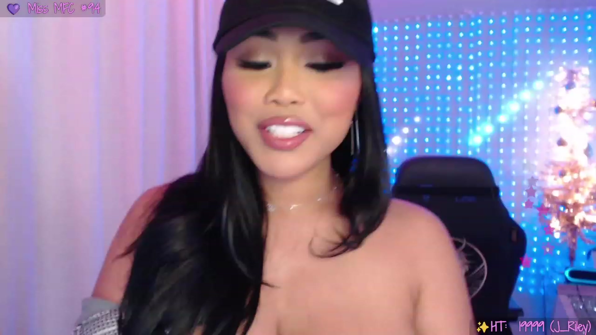Gallery image thumbnail from SinCityVEE's myfreecams stream on, 11/16/2023, 05:11 image 10 of 20