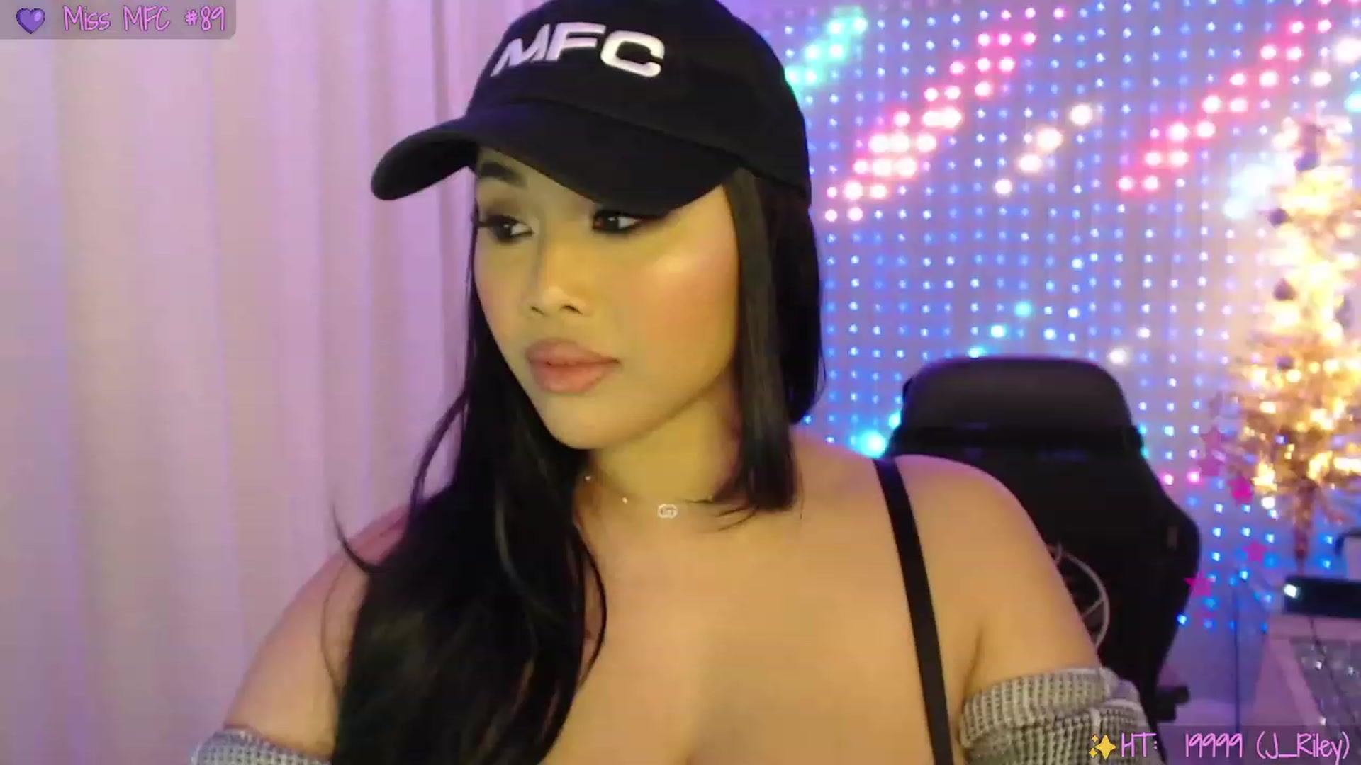 Gallery image thumbnail from SinCityVEE's myfreecams stream on, 11/16/2023, 05:11 image 16 of 20