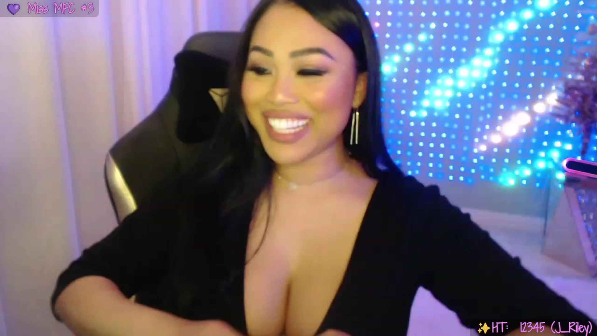 Gallery image thumbnail from SinCityVEE's myfreecams stream on, 12/03/2023, 06:06 image 19 of 20