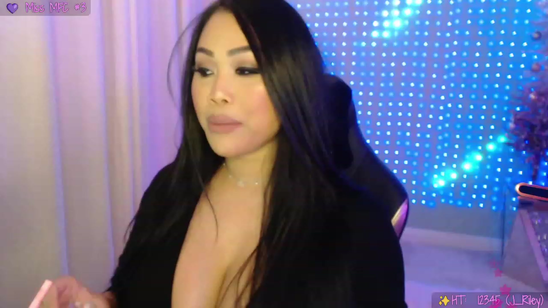 Gallery image thumbnail from SinCityVEE's myfreecams stream on, 12/03/2023, 06:06 image 13 of 20