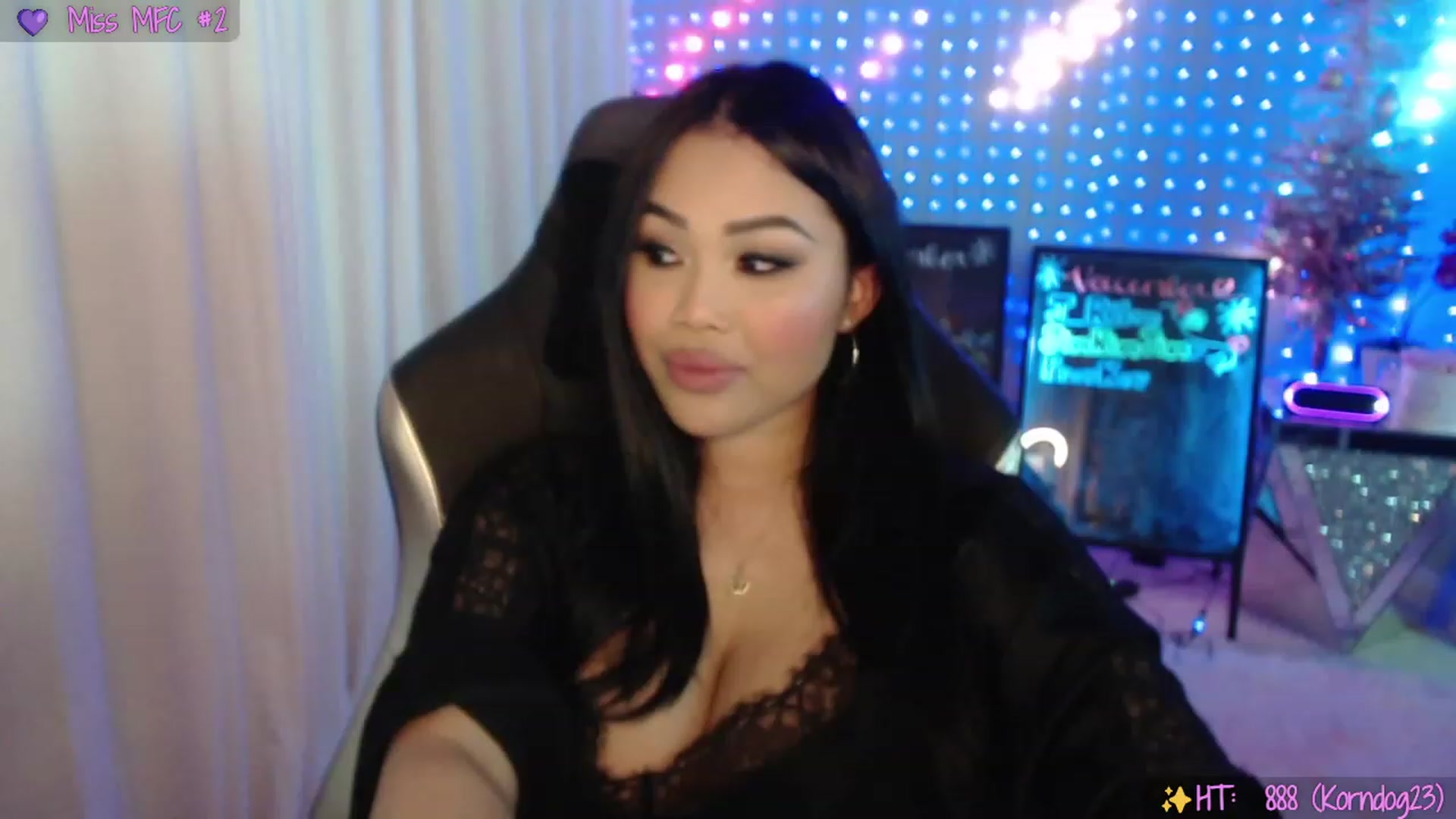 Gallery image thumbnail from SinCityVEE's myfreecams stream on, 12/06/2023, 06:50 image 3 of 20
