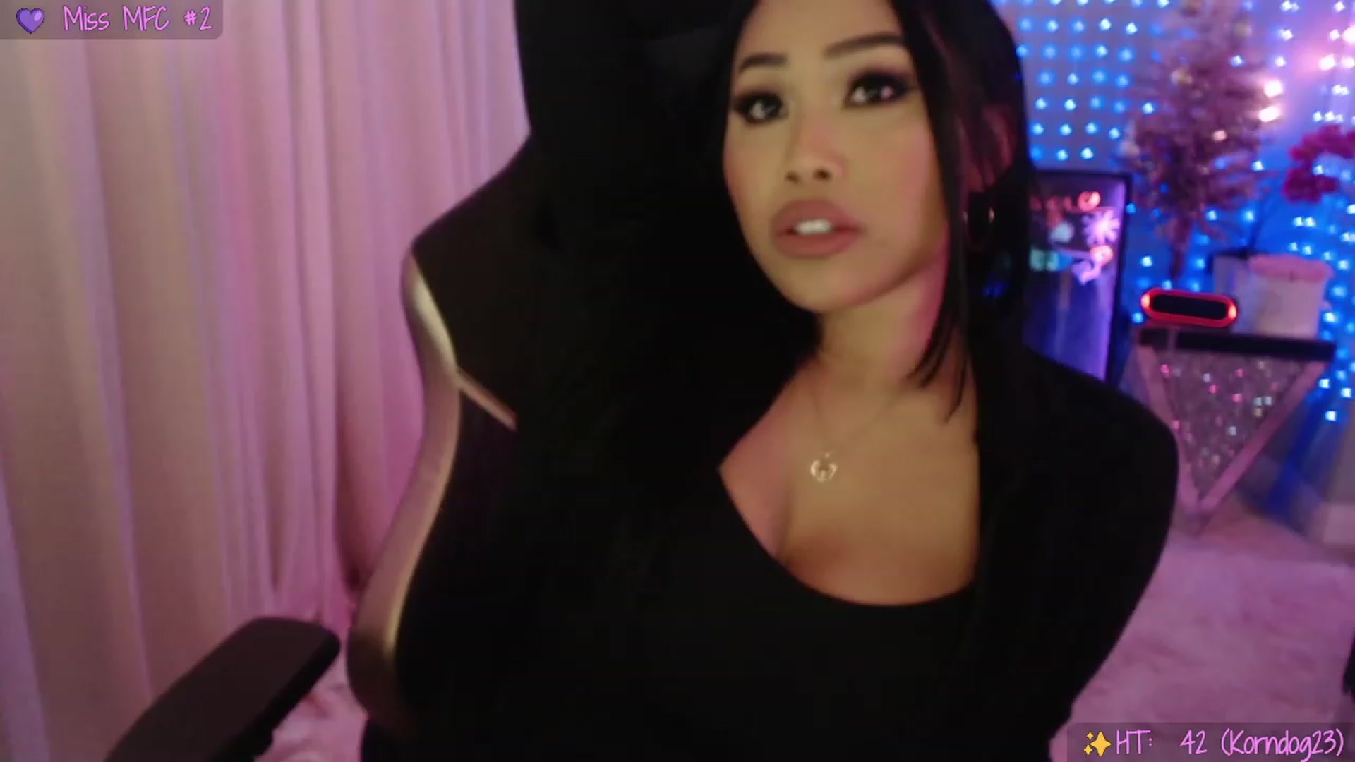 Gallery image thumbnail from SinCityVEE's myfreecams stream on, 12/07/2023, 08:15 image 16 of 20