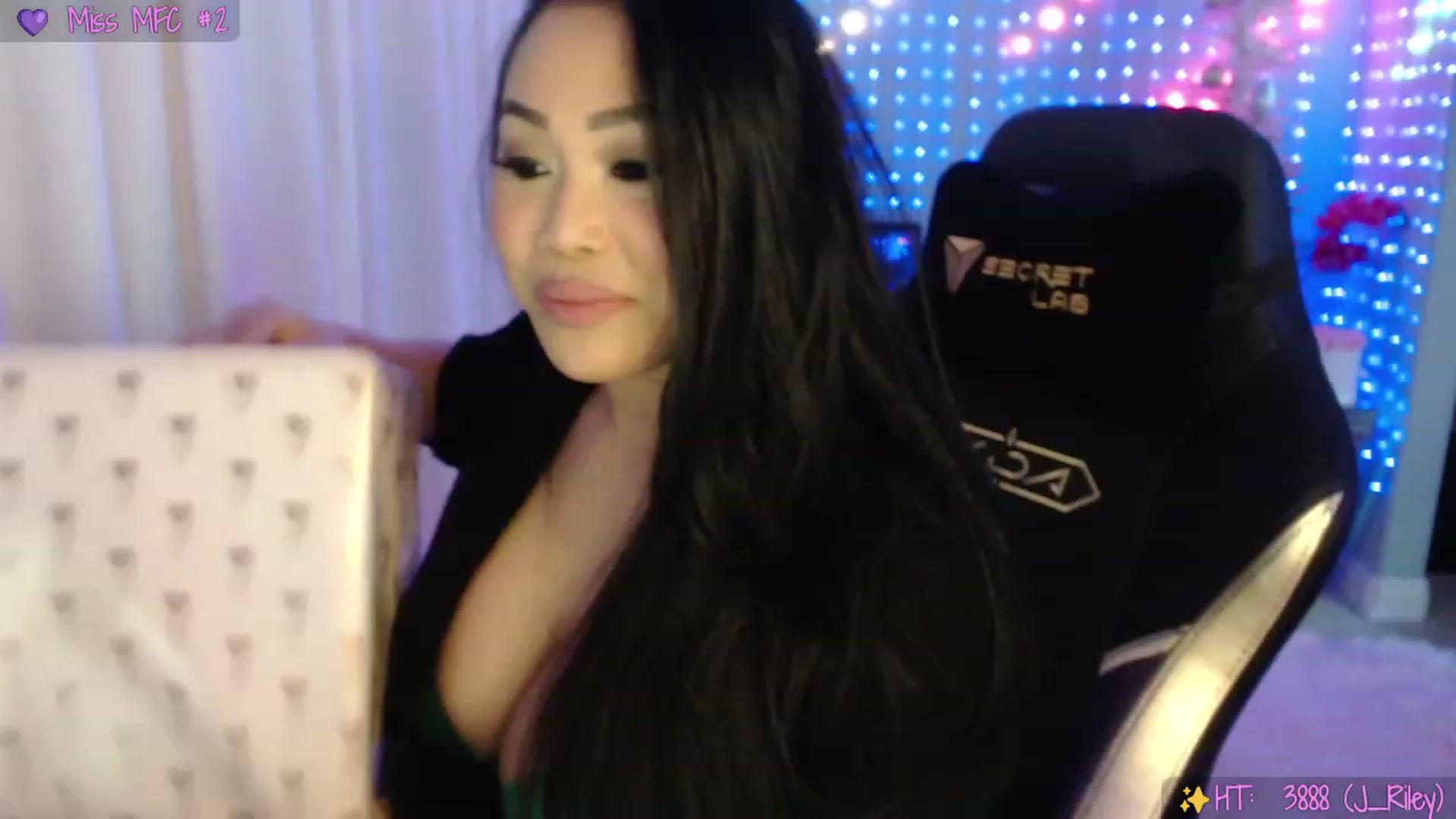 Gallery image thumbnail from SinCityVEE's myfreecams stream on, 12/13/2023, 08:04 image 5 of 20