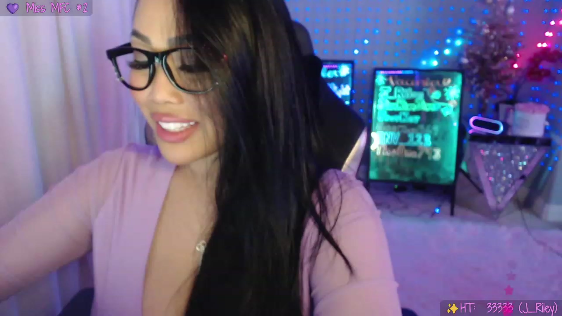 Gallery image thumbnail from SinCityVEE's myfreecams stream on, 12/17/2023, 08:08 image 17 of 20